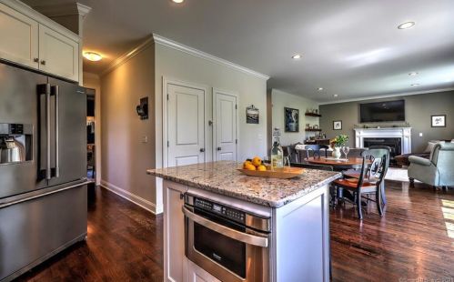 37 Mill Rd, North Branford CT  06471-1019 exterior