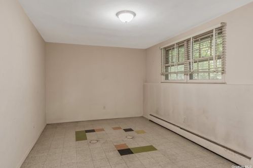 9 Foothill Ln, Elwood NY  11731-4106 exterior