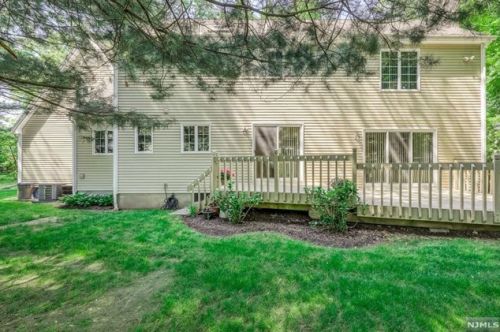 7 Heather Ln, Ridgewood NJ  07452-2835 exterior