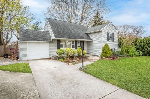 389 Eastwood Blvd, South Setauket, NY 11720-2550