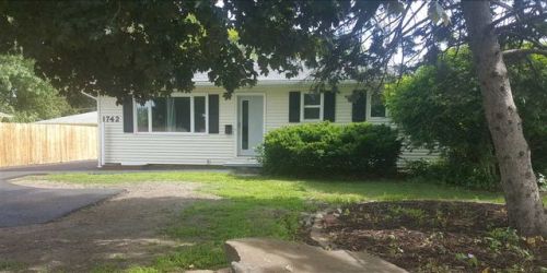 1742 Ridgeway Ave, Waterloo IA  50702-3528 exterior