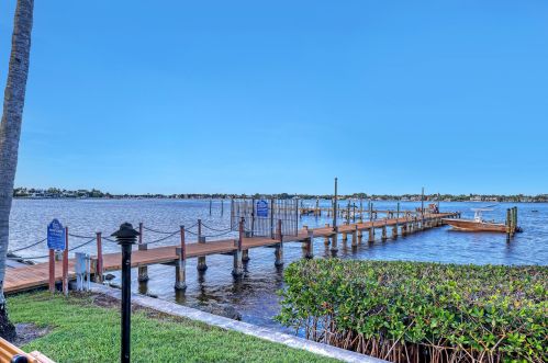 825 Center St, Jupiter FL  33458-4114 exterior