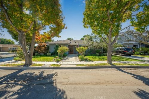 6132 Scrivener St, Long Beach, CA 90808-4008