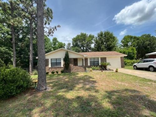 5608 Woodcrest Dr, Milton, FL 32583-5519