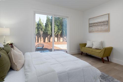 26184 Stanwood Ave, Hayward CA  94544-2736 exterior