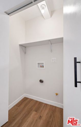 14147 Leadwell St, Van Nuys CA  91405-2440 exterior