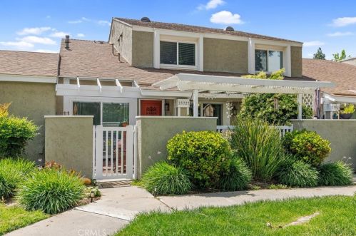 25727 Tournament Rd, Santa Clarita, CA 91355-2322