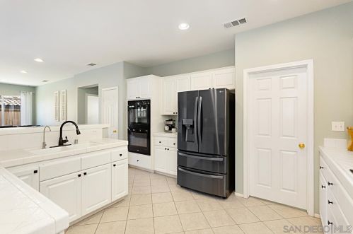 42531 Swoboda Ct, Temecula CA  92592-8184 exterior