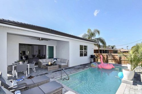 863 104th Ave, Naples FL  34108-3232 exterior