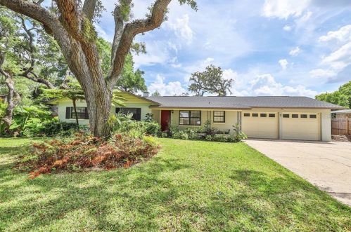 7 Lotus Lake Dr, Casselberry, FL 32707-2800