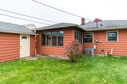 2126 Sunrise Dr, La Crosse WI  54601-6830 exterior