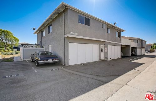 20707 Dot St, Santa Clarita CA  91350-2001 exterior