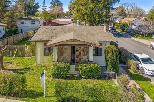 959 Mcminn Ave, Santa Rosa, CA 95407-7261