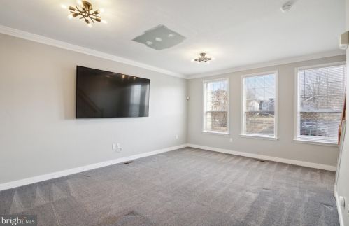 13046 Terminal Way, Woodbridge VA  22193-6116 exterior