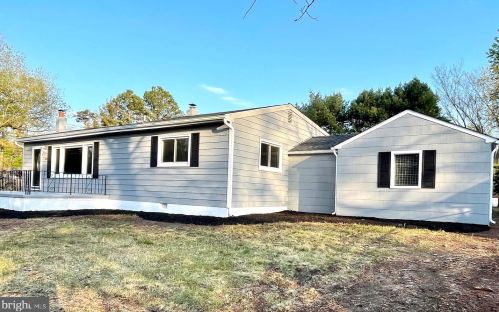 2502 Lakeshore Dr, Browns Mills, NJ 08015-4339
