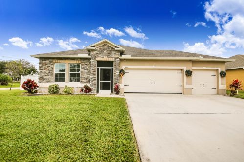 100 Ridgecrest Dr, Fort Pierce, FL 34953-5449