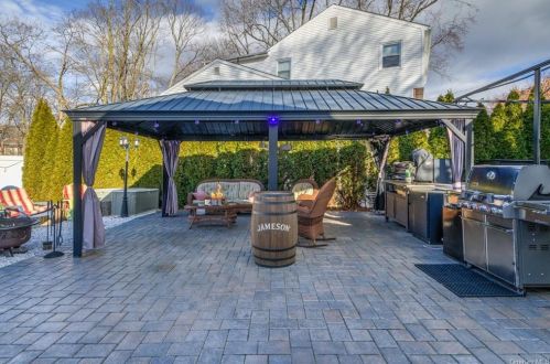 86 Parkway Cir, Scarsdale NY  10583-5420 exterior