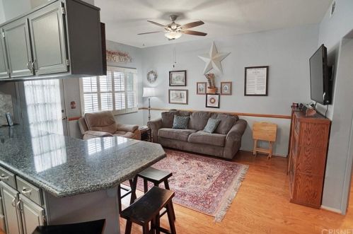 22924 White Pine Pl, Santa Clarita CA  91390-4120 exterior