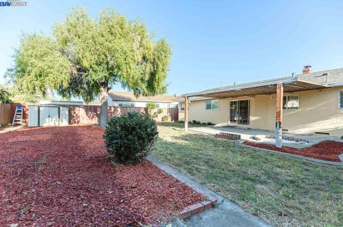 1825 Via Amigos, San Lorenzo CA  94580-2013 exterior