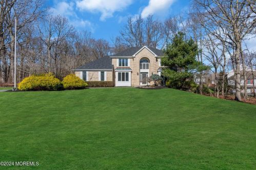9 Cloverhill Ln, East Freehold, NJ 07728-8118