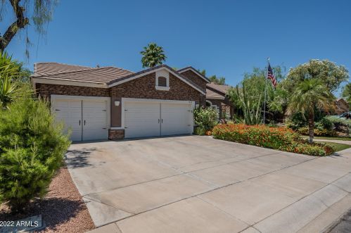 1064 Palomino Crk Dr, Gilbert AZ 85296-3727 exterior