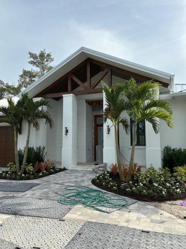 690 Harbour Dr, Naples, FL 34103-4425