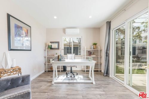 18004 Collins St, Van Nuys CA 91316-1032 exterior