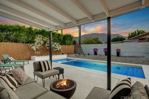 2221 Francis Dr, Palm Springs CA  92262-2553 exterior