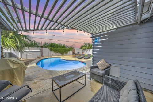 6738 Oak St, Scottsdale, AZ 85257-2036