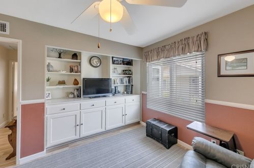 20046 Avenue Of The Oaks, Santa Clarita CA  91321-1361 exterior