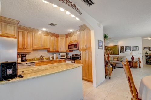 5136 Mirror Lk Blvd, Boynton Beach FL  33472-1211 exterior