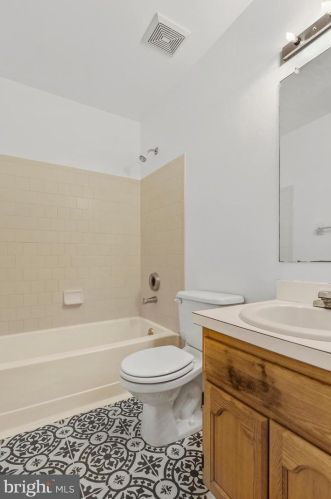 27 Heatherfield Way, Dover DE  19904-9749 exterior