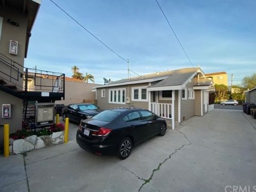 451 Redondo Ave, Long Beach, CA 90814-1538