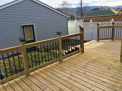 1652 Church St, Ambridge, PA 15003-2270