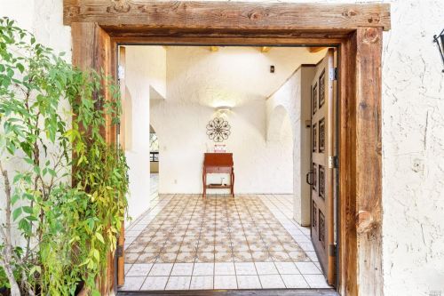 1281 Sequoia Plz, Ukiah, CA 95482-3629