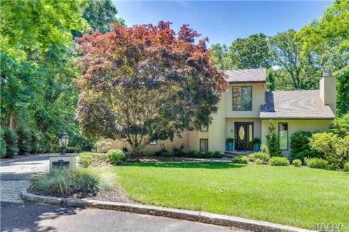 4 Leeward Ct, Shoreham, NY 11786-1238
