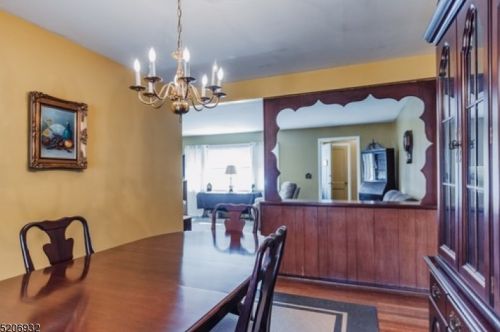 24 Birch Hill Dr, Whippany, NJ