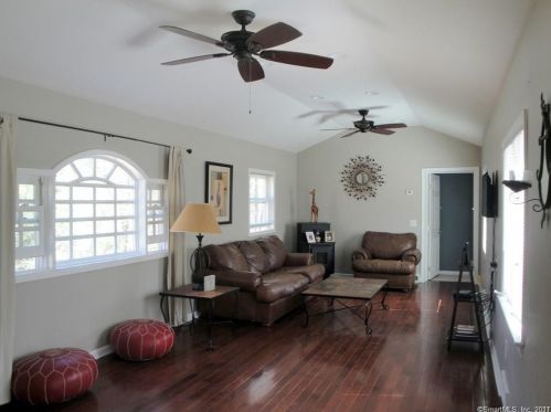 37 Candle Hill Rd, Danbury CT  06812-2409 exterior