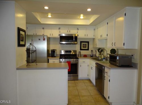 704 Holly Ave, Oxnard CA 93036-1907 exterior