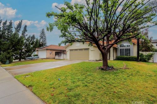 2466 Sunrise Dr, Rialto, CA 92377-3686