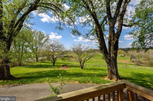 20209 St Louis Rd, Purcellville VA  20132-4905 exterior