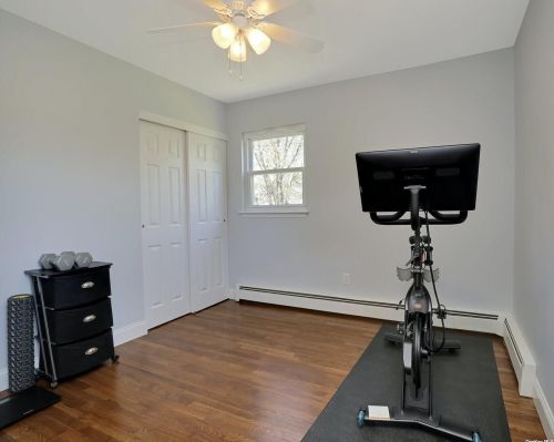 87 Wexford Dr, Oakdale NY  11769-1438 exterior