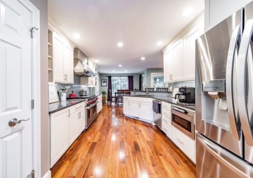 7 Nancy Cir, Montgomery, MA 01085-1879