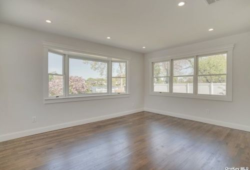 50 Arbour St, West Islip NY  11795-1015 exterior