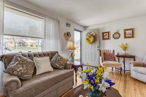 213 Amity Rd, Glenshaw, PA 15116-1005