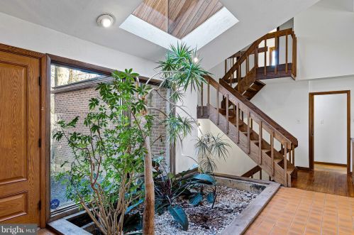 11 Woodbrook Cir, Wilmington DE  19810-4119 exterior