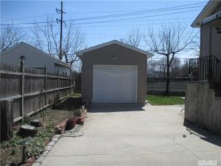 38 Central St, Greenlawn, NY 11740-1211