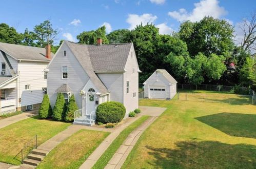 214 Sheridan Ave, New Castle, PA 16105-2561