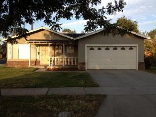 4207 Lafayette Ave, Fresno, CA 93705-1247