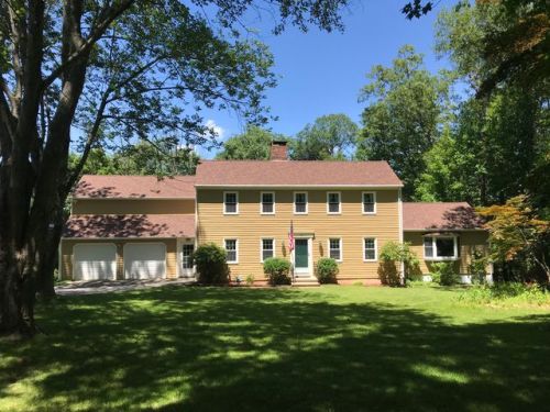 10 Hilltop Dr, Brookfield Center, CT 06804-3211